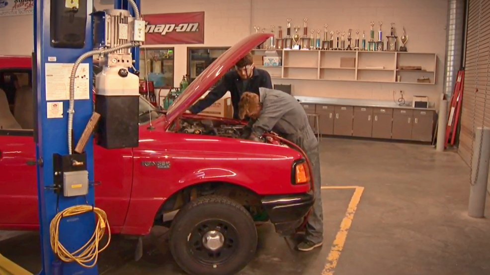 CBS2Boise's tweet photo. West Ada automotive students get hands dirty with experience https://t.co/RZo9UVJI6C https://t.co/IxHj74zzbd