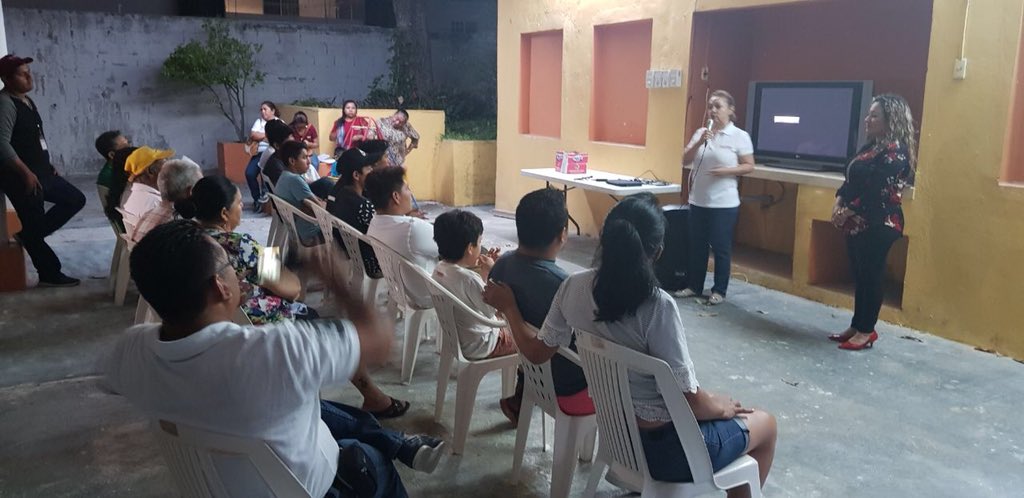 Cecilia__SG's tweet photo. En la colonia Isla de tris, de día, de noche, seguimos llevando la esperanza a los ciudadanos, gracias por unirse cada día más! Vamos a representarlos como se merecen! ❤️🇲🇽 #morenaVA #juntosHaremosHistoria #AMLO18 https://t.co/6g7n34D1H1