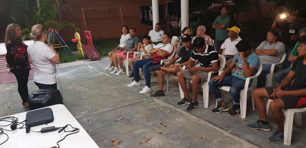 Cecilia__SG's tweet photo. En la colonia Isla de tris, de día, de noche, seguimos llevando la esperanza a los ciudadanos, gracias por unirse cada día más! Vamos a representarlos como se merecen! ❤️🇲🇽 #morenaVA #juntosHaremosHistoria #AMLO18 https://t.co/6g7n34D1H1