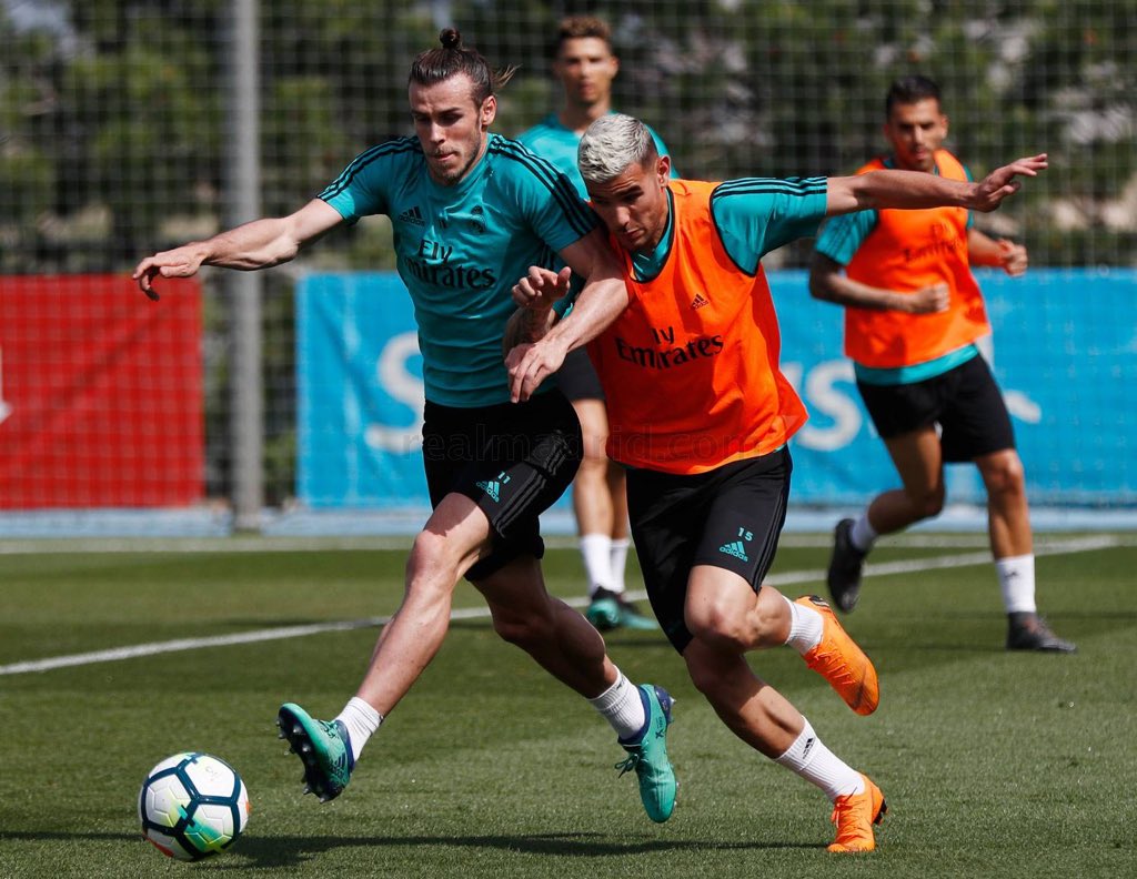 JuanmadelaPoza's tweet photo. El #RealMadrid  ya está listo para enfrentarse al #BayernMúnich en la vuelta de las semifinales de la #LigaDeCampeones.

#Zidane convoca a #Nacho para este transcendental partido. 

#Isco, descartado. El malagueño no se ha recuperado de su lesión.

#APorLa13 #HalaMadridYNada https://t.co/PauzKwsCTt