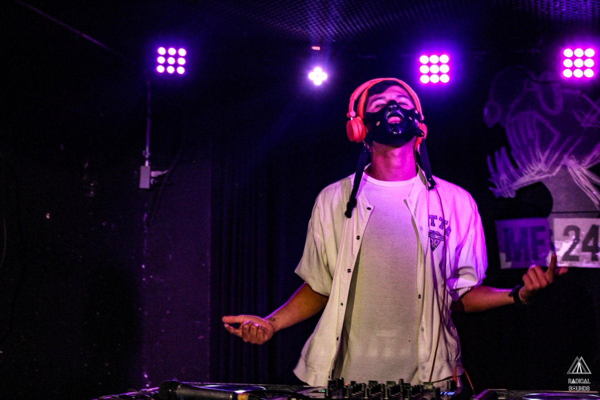 radicalsoundsmx's tweet image. @Phrazesoficial at @MultiForo246 el pasado jueves en el #Showcase con @DistritoLive + @GRR_Music 😎🔥