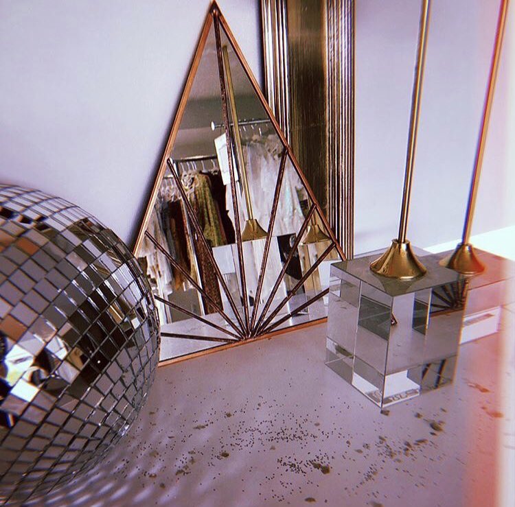 uscout_com's tweet image. This Uscout location was the hottest spot to be at in the desert the past three weeks. White Horse Agency and Sugarbear Hair hosted a style lounge and beauty bar three weekends in a row. #Uscout #festivals