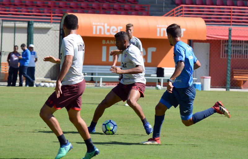SaoPauloFC's tweet photo. Reinaldo já está recuperado da lesão e, sem restrições, participou do jogo-treino contra o São Bento. Leia em https://t.co/Ld6FakSwoG https://t.co/Fsc22PKrrm