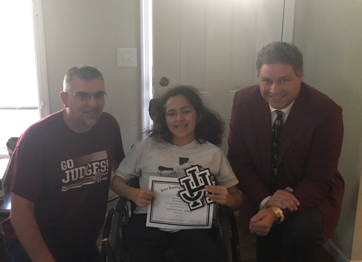 RickLillyHCPS's tweet photo. So proud of our girl Tori for earning her @HandleyJudges monogram in 🎳 #handleypride @MikeDufrene30 @Area13SOVA @SOlympicsVA @jvanheukelum https://t.co/zCEAdNctHo