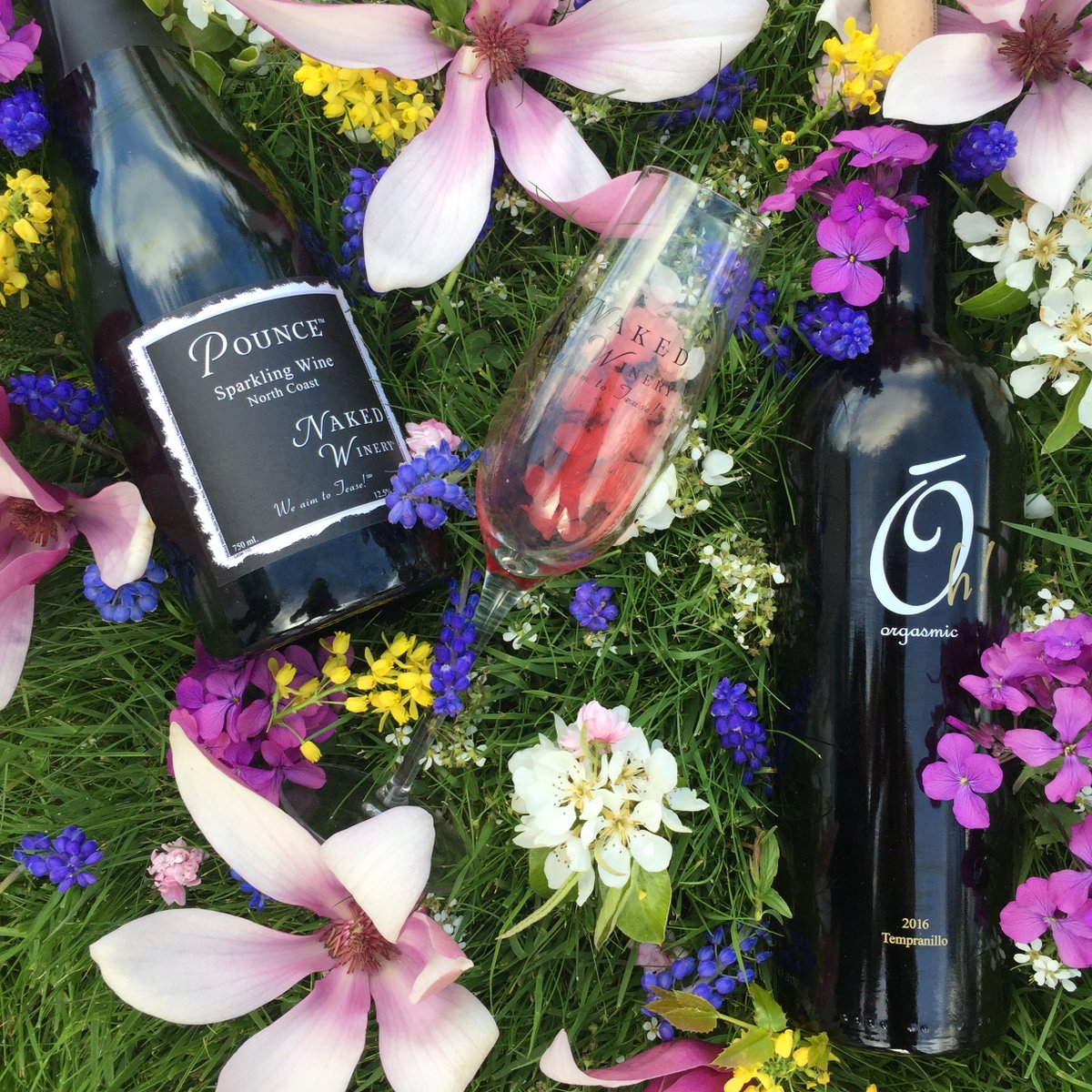 OrgasmicWine's tweet photo. Adding a touch of spring to our afternoon delights. 💐🌼 #Oregon @nakedwinery #NakedWinery #TonightstheNight #winetime #winetasting #flowerstagram #FlowerPower #momentslikethese https://t.co/Lzr67SAR8z