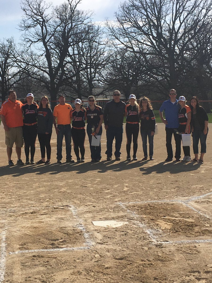 byronhsad's tweet photo. Congratulations Seniors!  Lady Tigers with an 11-1 win over Oregon on Senior night!  #TigerPride https://t.co/Rt2NnaPd8n