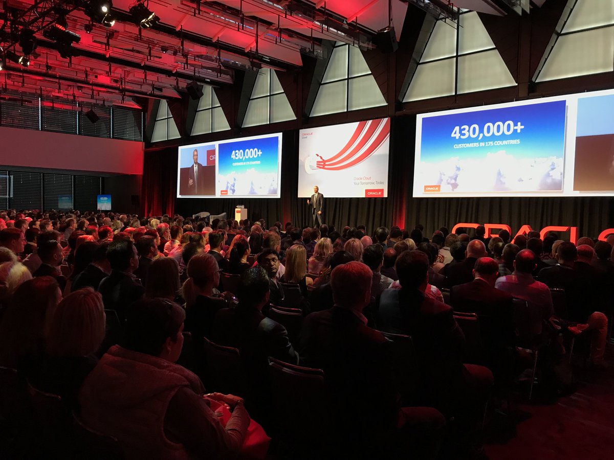 Penny_Aus's tweet photo. #CloudWorld Sydney off to a great start - not an empty seat in the house! #Oracle https://t.co/4Dn7JJlojE