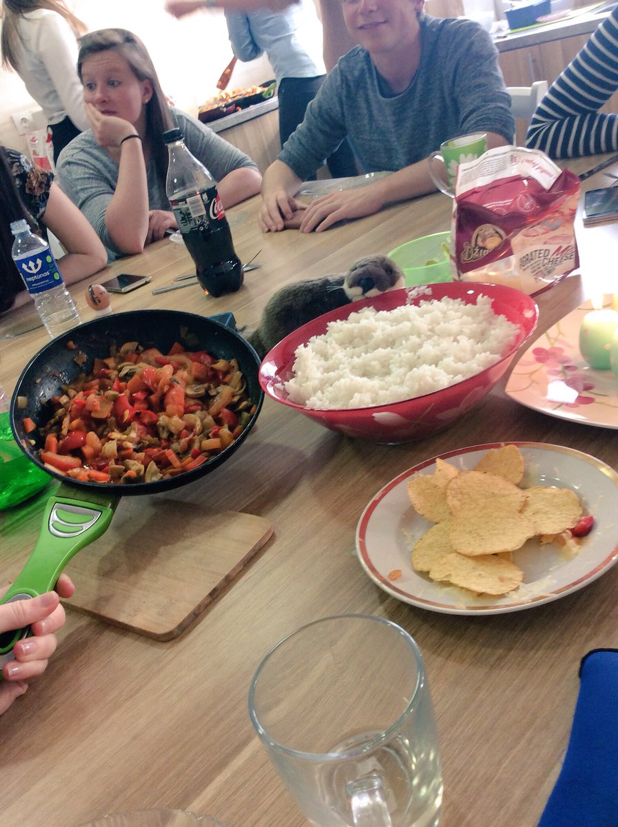 BethjmOT's tweet image. Even EliOT made an appearance during our final meal together on Saturday! English students served Nachos for starters. Belgium students made chicken veg and rice for main course. So lovely to all get along so well! 💚🌎#CUOTter #LithuaniaSPD2018 #OTstudents
