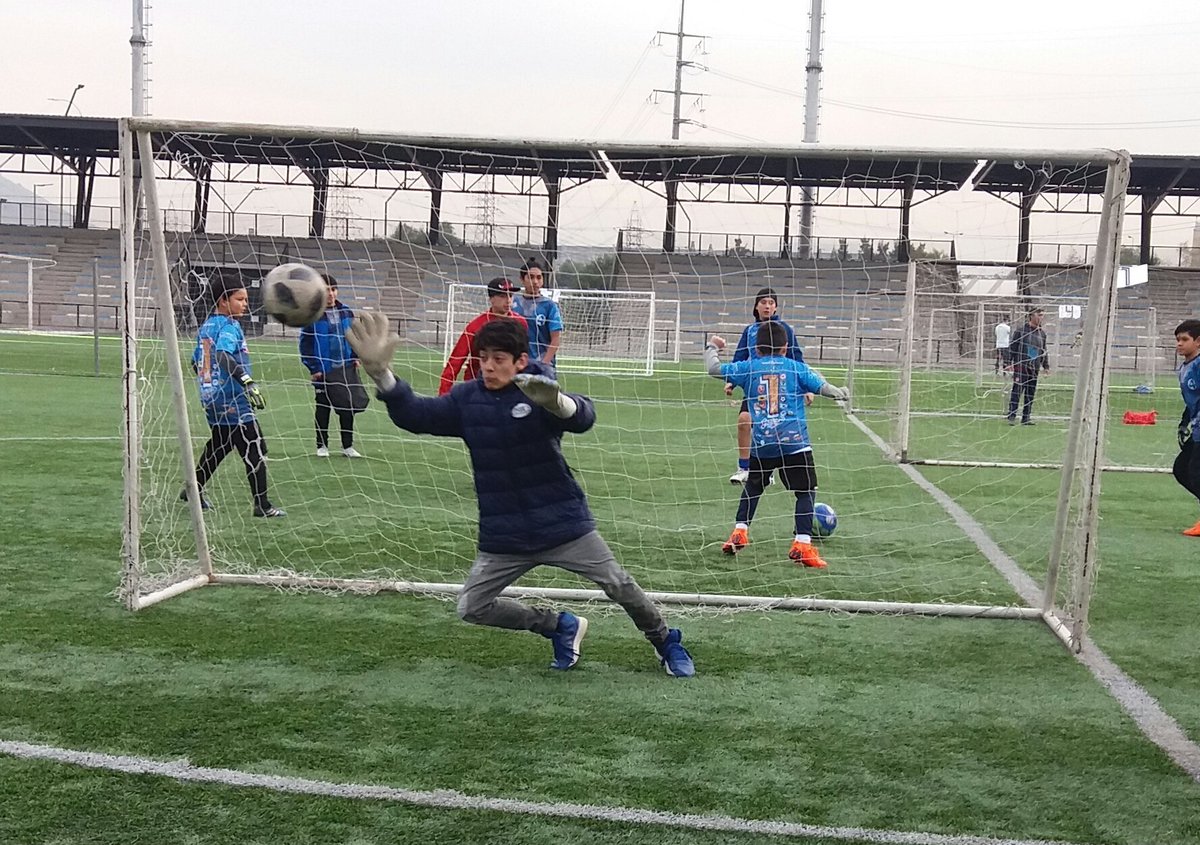 morgandiaz88's tweet photo. Que tal ataja @mauriaguirreg ?? #FSRadioKids #Chile #FelizSabado @FOXSports_Chile @rodrigosepu @rafaolarra19 @SolabarrietaFdo @paulofloresgol @gonzalofullu https://t.co/O8rMua2mqK https://t.co/o0iRUSBPJT