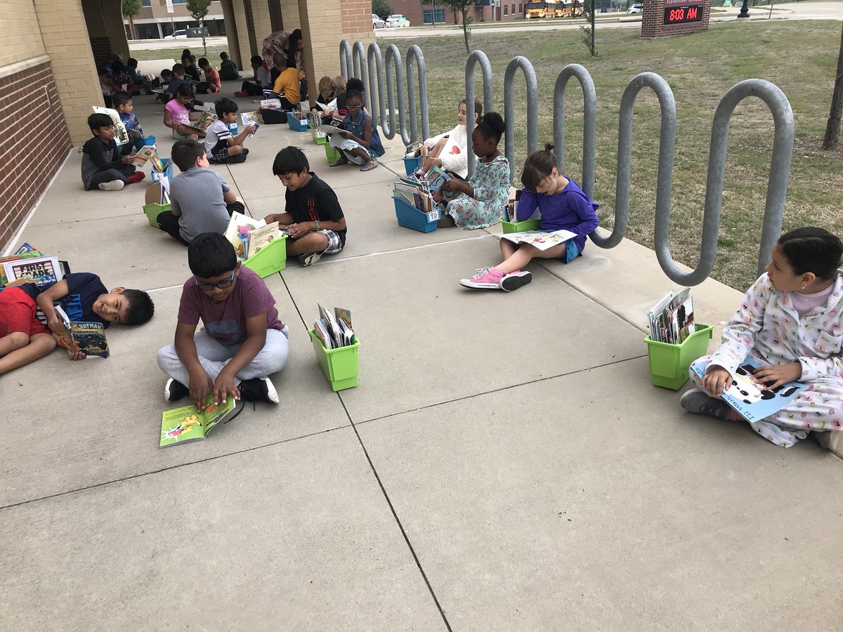 mrslamb1st's tweet photo. @phillipsreads @PhillipsElem #phillipsreads #phillipsfun https://t.co/MiNczXvFGQ