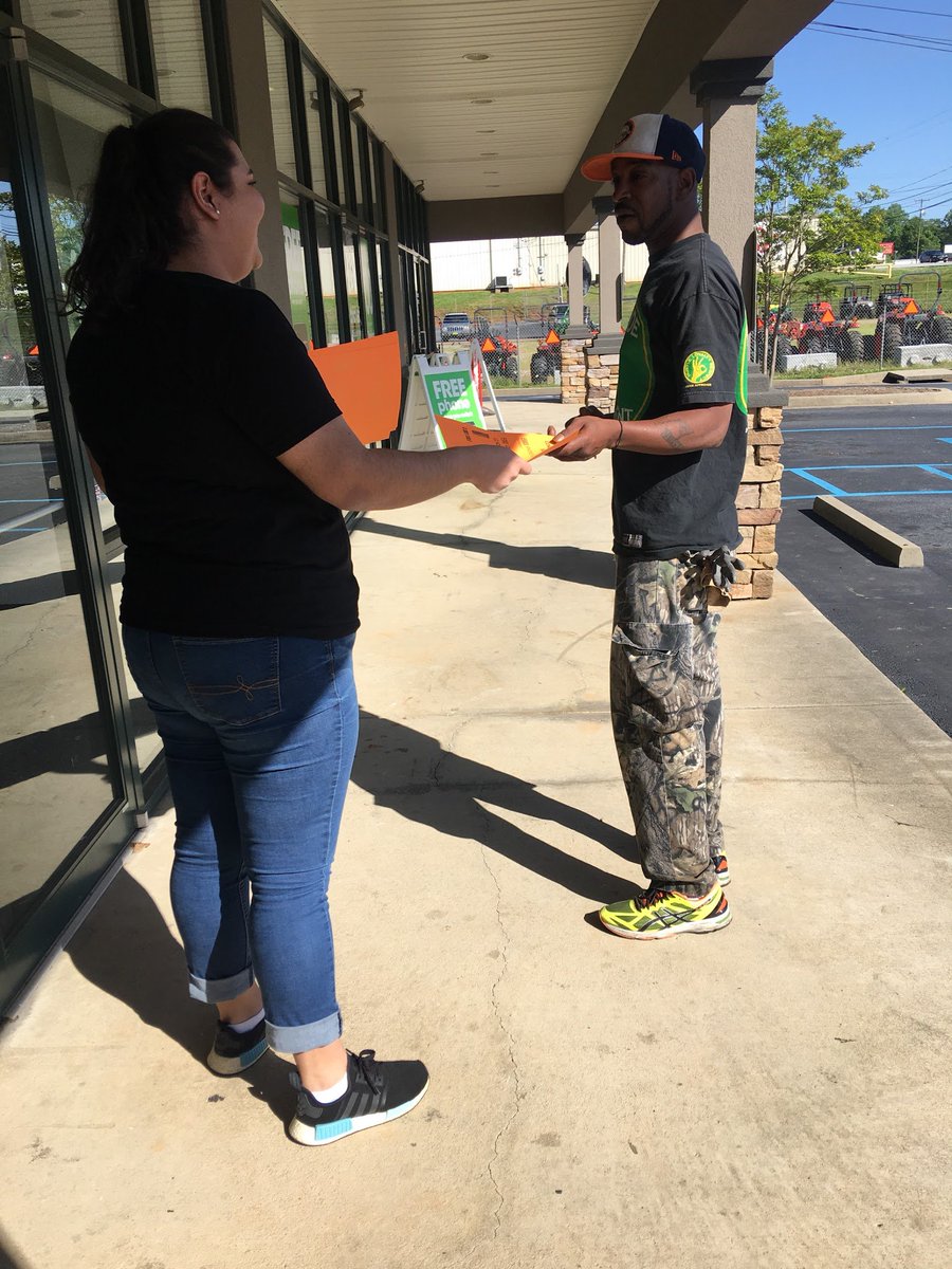 BoostMobileAMC's tweet photo. Never too late until it's achieved! We are trying to close the month with our goal. @shawnatspg @ThomasSPG @BoostMobileAMC https://t.co/15KrOhXCSz