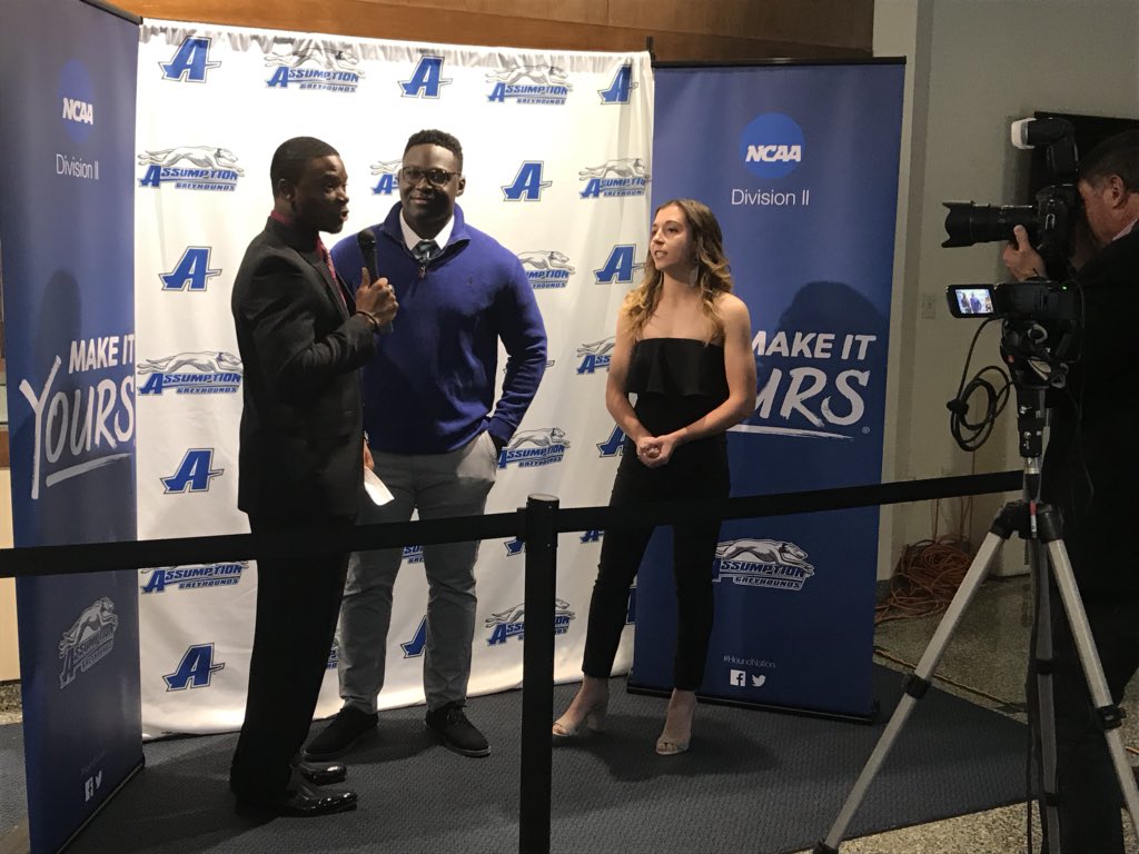 Amanda_ENG301's tweet photo. The #Houndies2k18 Awards Ceremony is about to begin! Found reporter @FonzJournalism hosting interviews before the event. Stay tuned for more to come! @the_AC301 https://t.co/NwKmRzY1Ao