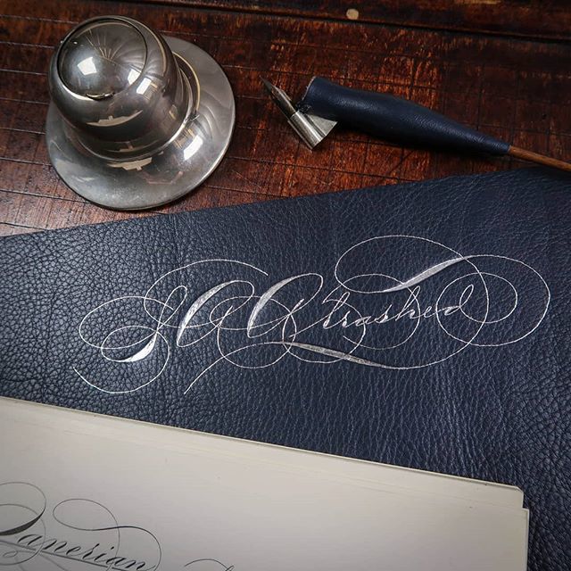 MrMGWard's tweet photo. Signature Design + soft navy blue leather + Silver Chrome foil = mmm mmm good! 😅 "S A Alrashed" .
#signaturedesign #spencerian #ornamentalpenmanship #penmanship #handfoiling #leatherblotter #calligraphy #calligraphymasters #goodtype #strengthinletters #thegoodtype #handmadef… https://t.co/2weYoPAqCm