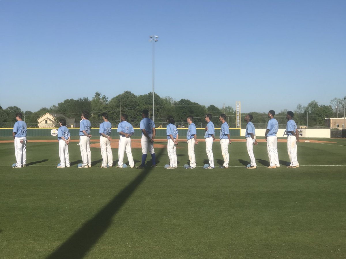 PaigeHassel4's tweet photo. Great day for baseball! #fhuedu506 https://t.co/g4zOwGxLNq