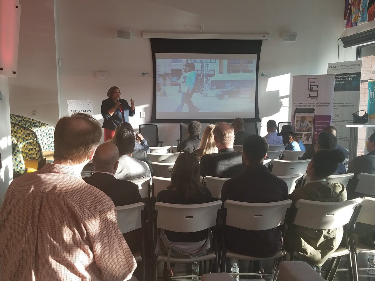 sybongile's tweet image. Here at @DMGEOSnowden&apos;s #TechUnpluggedDC : Revitalizing Communities through Innovation event. Come and join us.  #DCSmallBizWeek