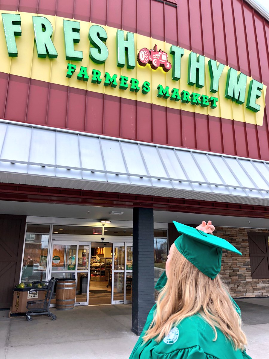 elderroach's tweet photo. VeRY blessed and excited to announce that after earning my bachelor’s degree on Friday I will be continuing my work at my part time job at a grocery store #WorkHard #DreamBig #ProduceIsMyPassion 🌏🌟💐🌈🍾 https://t.co/ACyHXdCJGG