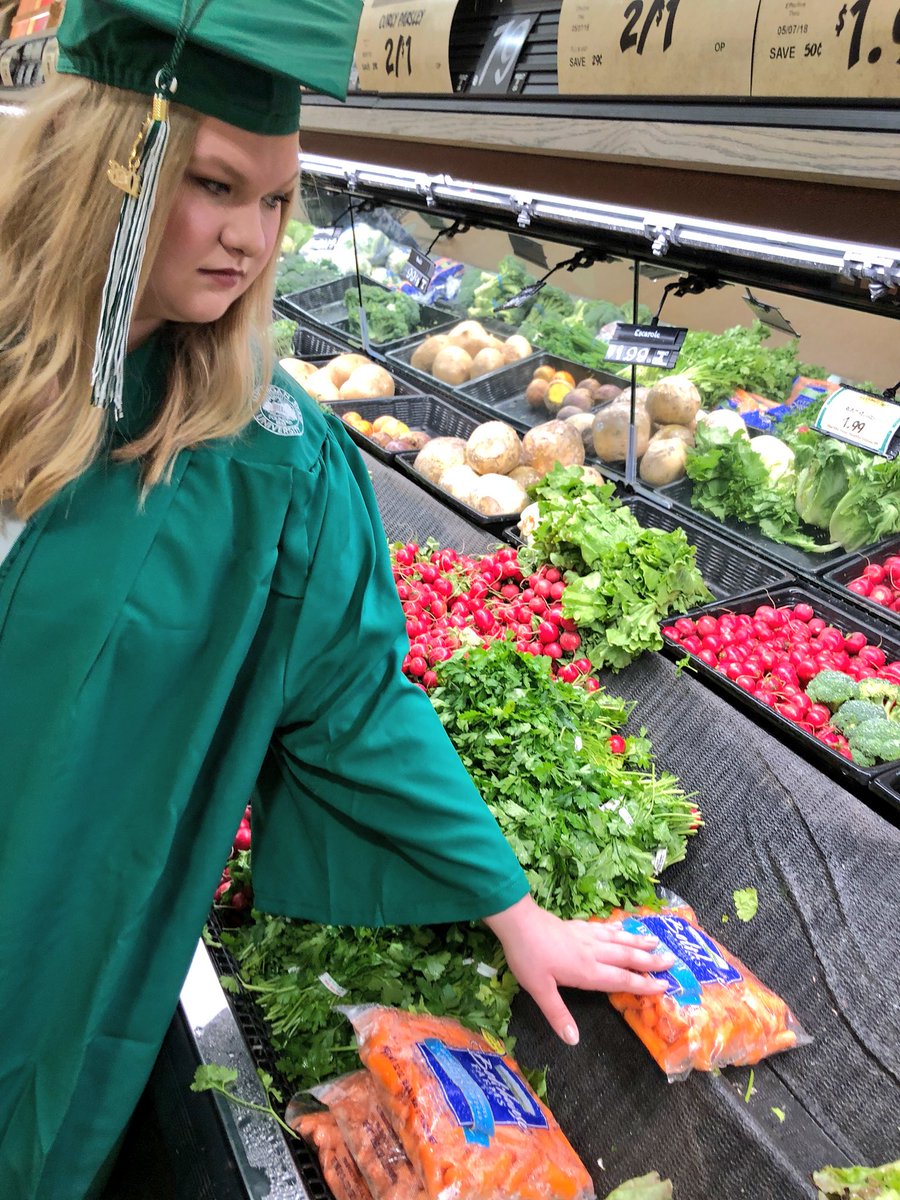 elderroach's tweet photo. VeRY blessed and excited to announce that after earning my bachelor’s degree on Friday I will be continuing my work at my part time job at a grocery store #WorkHard #DreamBig #ProduceIsMyPassion 🌏🌟💐🌈🍾 https://t.co/ACyHXdCJGG