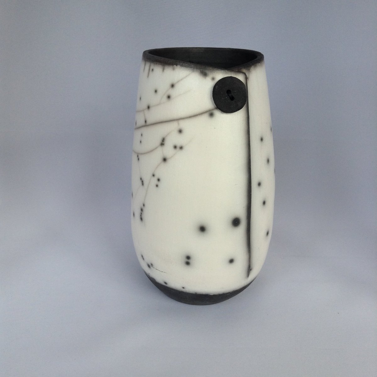HeatonsArtTrail's tweet photo. Beautiful woven jewellery @HeatonsArtTrail 7th &amp; 8th July @SCJewellery Stunning Raku @avrilcairncross 😍#HAT2018 https://t.co/FF7HRIjMt5