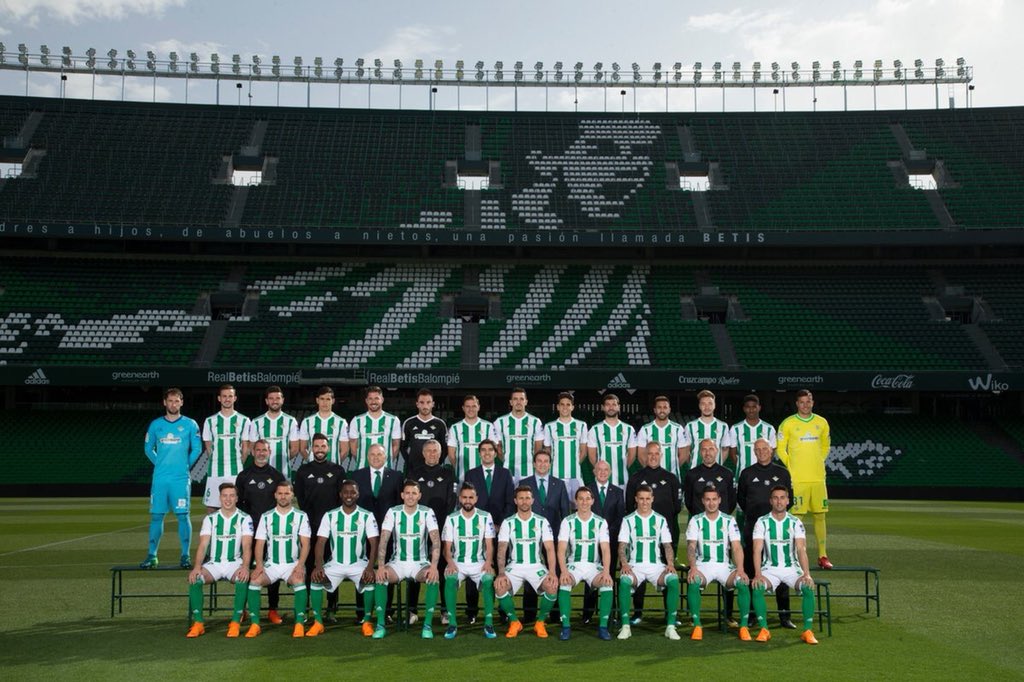 A_Barragan19's tweet photo. Hoy podemos decir que el año que viene pasearemos el escudo de nuestro Betis por Europa, muchas gracias afición , sigamos la unión tan perfecta que nadie romperá. Gran trabajo del equipo que seguirá intentando llevar y pasear al Betis lo más alto posible #equipazo 💚🔝⚽️ https://t.co/MsRUDRVmGM