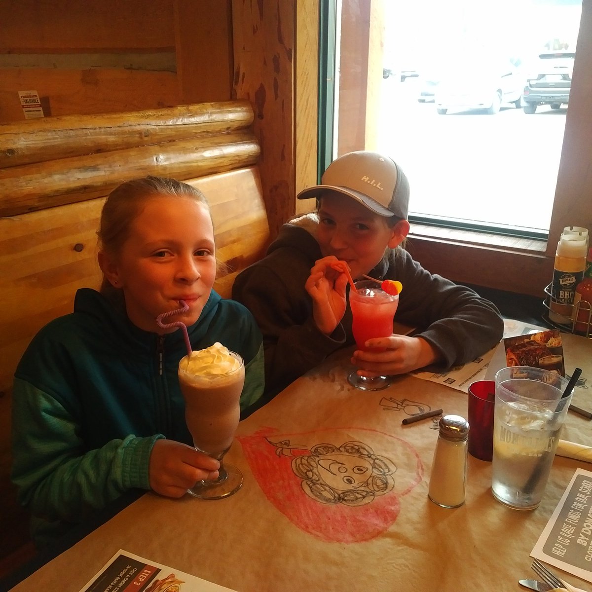 LindenLanes_BSD's tweet photo. #earnback the night for @LindenLanes_BSD new #playground at Montanas 6-close tonight https://t.co/okLc0UHVDu