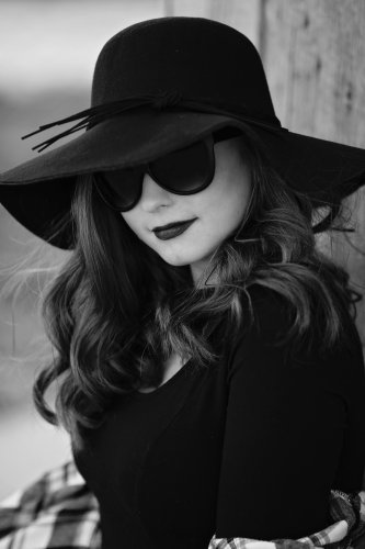 paigondavis's tweet photo. "You don’t want too much distraction in your pictures unless that fits your brand." https://t.co/LFykzYR5hR #NatashaLane #Pinterest #Business #Branding #Startup #Videomarketing #Writerslife #Marketing #Wedding #Familytravel #Localbusiness #Leads #Inthewritingzone https://t.co/Mz5Frl8dTv