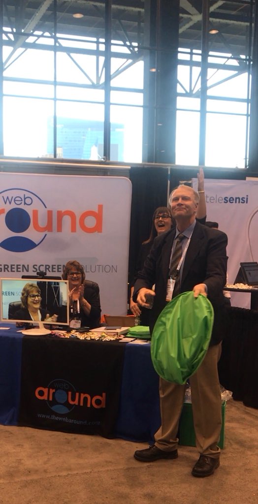 TheWebaround's tweet photo. One happy @TWebaround customer!!! #greenscreen #easyfold https://t.co/zdt8FXET0K