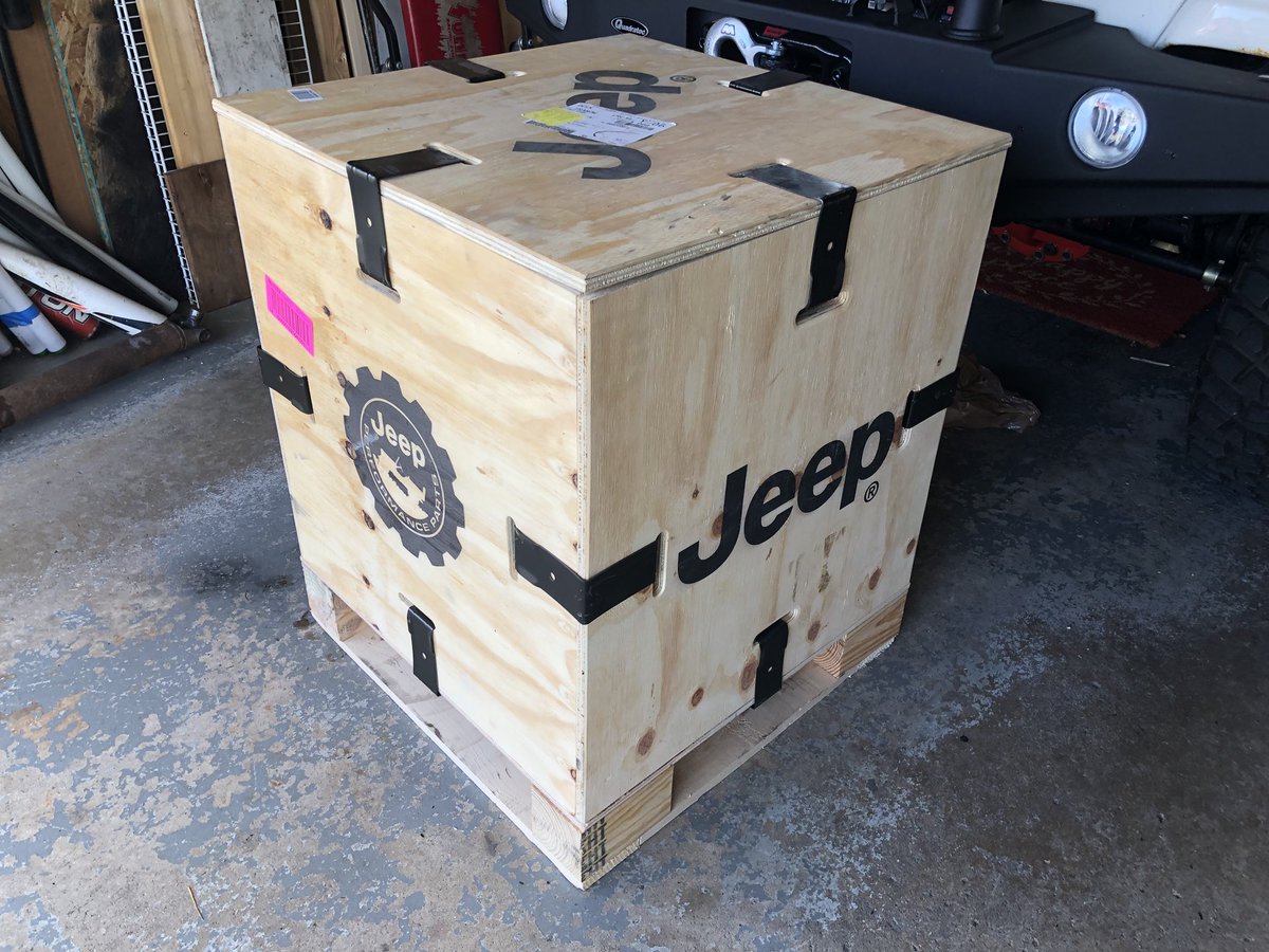 jeepfandotcom's tweet photo. Look what arrived from @Quadratec today for the JL. A 2” Mopar lift in a cool keepsake crate. @Jeep #WranglerJL https://t.co/leBgm37I9Q