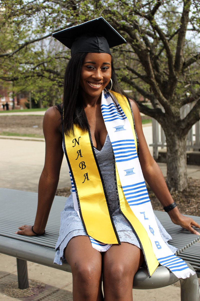 Lovee_Kenn's tweet photo. Beginning my last week as an undergraduate! Lord knows I worked hard, played hard, and prayed harder these last 4 years 😭🙌🏾 👩🏾‍🎓💃🏾 ya girl is about to be a graduate!

#May2018 #BlackGirlMagic #GradSzn 
Catch me in your hood with a hood #May2019 ✨ https://t.co/Va9HMoYJPp