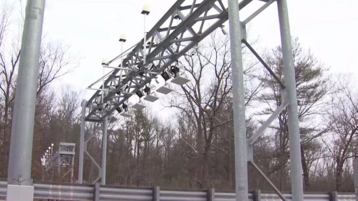 Connecticut residents would get discounts on tolls, according to an internal document compiled by Connecticut Department of Transportation staff that was distributed to state lawmakers and obtained by NBC Connecticut.  nbcct.co/gy6ExOB