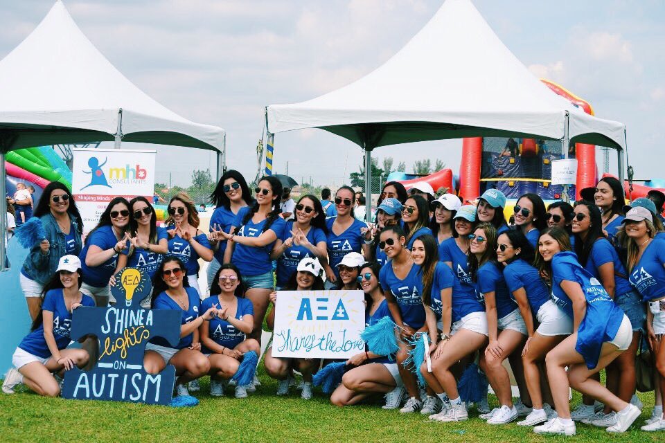 This past Sunday the ladies of Theta xi had the best time at the autism speaks walk! It is amazing to see the impact that the community makes on such an amazing cause such as autism awareness 🌟💙 #LightItUpBlue #AXiDfiu #austismspeaksmiami