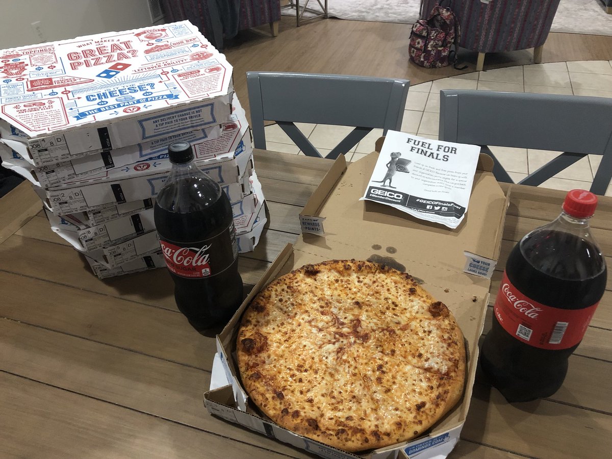 Thank you <a href="/GEICO/">GEICO</a> for the pizza!!! Sigma Kappa loves you!!! #GEICOFinalsFuel