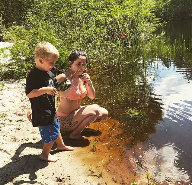 JenelleFanpage's tweet photo. Fishing adventures with Kaiser 🎣 https://t.co/Gy85zH105S