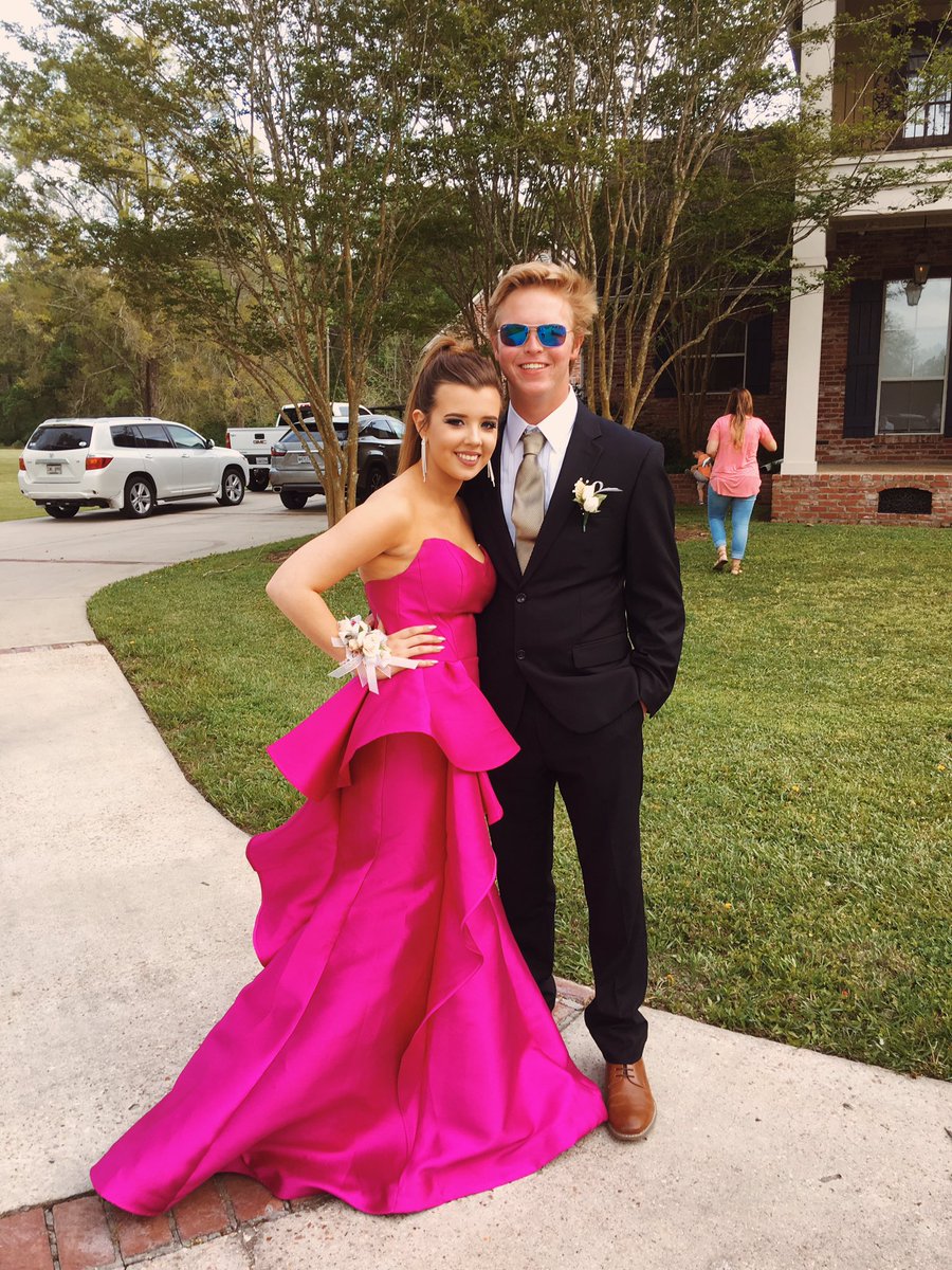 kennedyricel's tweet photo. 4 years ago>>Now,, G & I definitely glo'd up #bestfriendd #4yrstrong @_GarrettLeBlanc ๐๐โจ https://t.co/dANL38xLtV