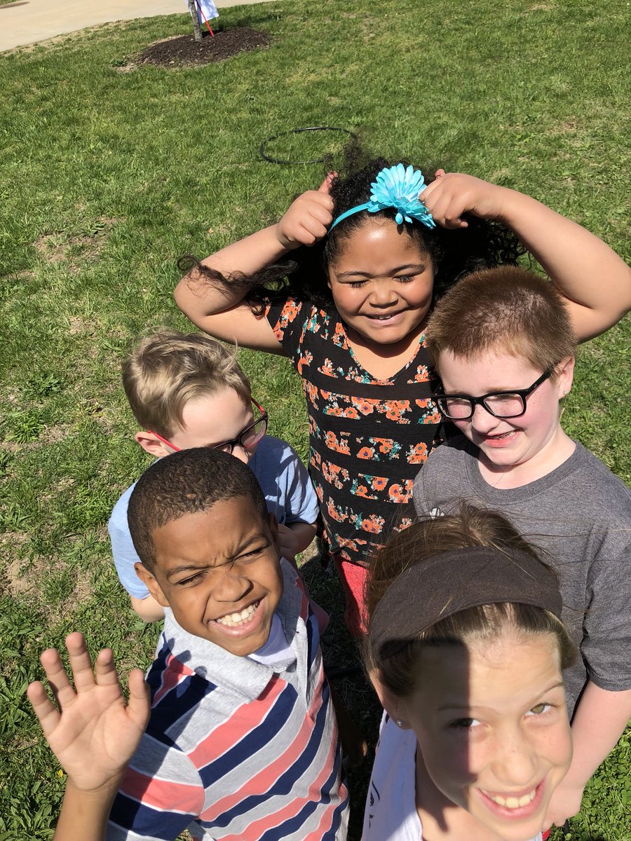 TeamAllster's tweet photo. Enjoying extra recess after working hard on the MAP test! ☀️@JeffriesJaguars @officialSPS #3rdgrade #hardworkers #loveourkiddos https://t.co/UsKMUzdiPd