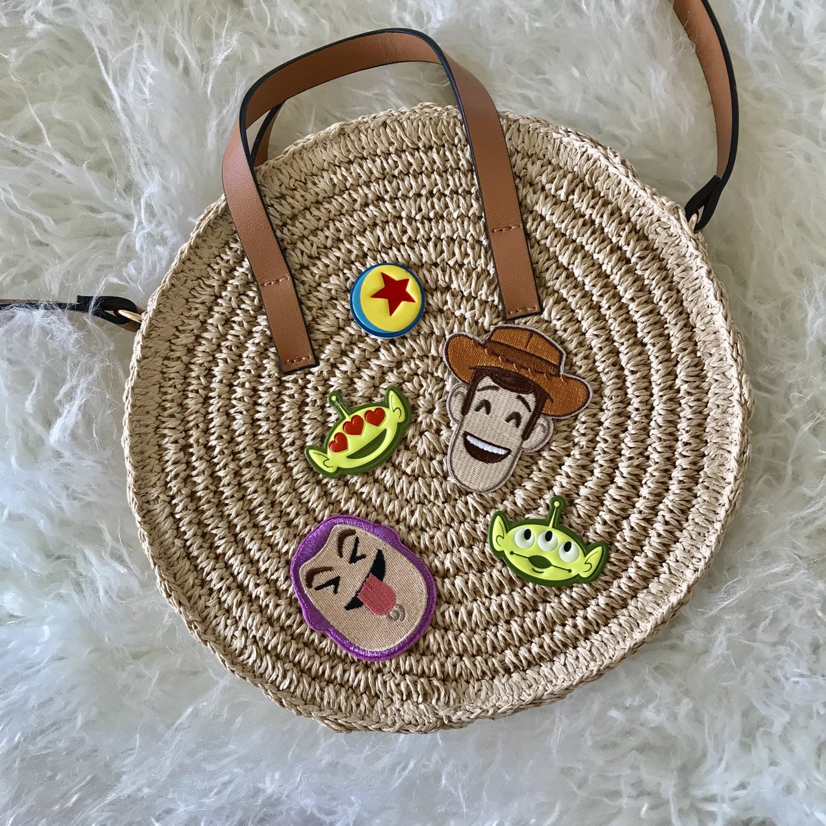 treehouseblog's tweet photo. Counting down to the opening of #pixarpier and our @Disneyland trip by sharing this easy make-it-your-own #ToyStory bag on the blog. Cute and functional! https://t.co/ylsGEjuDpK @shopDisney @DisneyStyle #disneymoms #disneysmmc #pixar #disneyfamily #disneystyle https://t.co/Ve2cKi288g