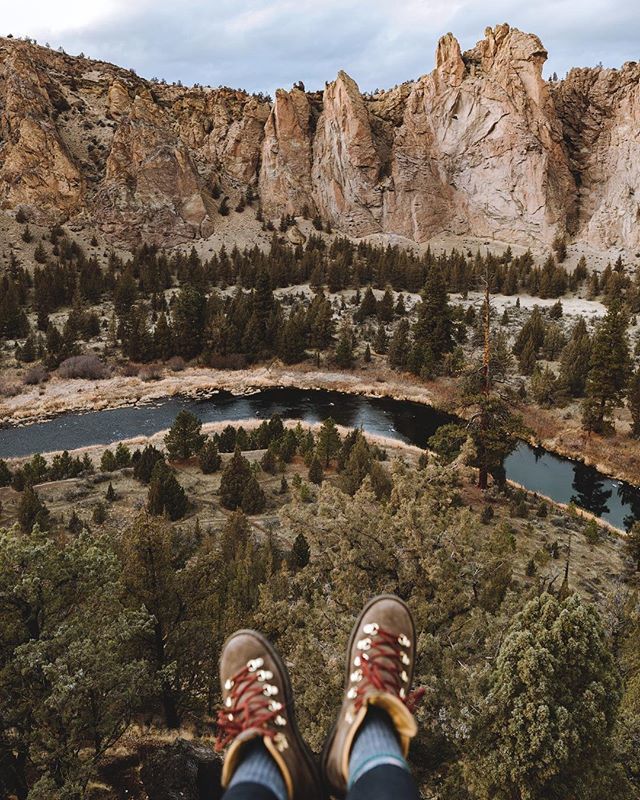 WildCharlee's tweet photo. It seems I’ve hit a cliff &amp; I’m staring at the water down below. I used to be much braver when I’d known the waves couldn’t touch me on dry land 🌊 .
.
.
.
.
.
#artofvisuals #wildernessculture #neverstopexploring #exploremore #teamcanon #canon #stayan… https://t.co/GcvDSgfaqb https://t.co/F5Sv81gG8g