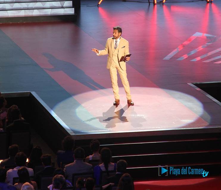 PdelCarmenTV's tweet image. Fiesta del cine en la #RivieraMaya! 🇲🇽
Algunos momentos memorables en la gala de los #PremiosPlatino2018 a lo mejor del cine iberoamericano en @XcaretPark #PremiosPlatinoXcaret @PremiosPLATINO @manaoficial @EugenioDerbez 
@QuintaMagazine @BeSocialEdu @EvelynPintado