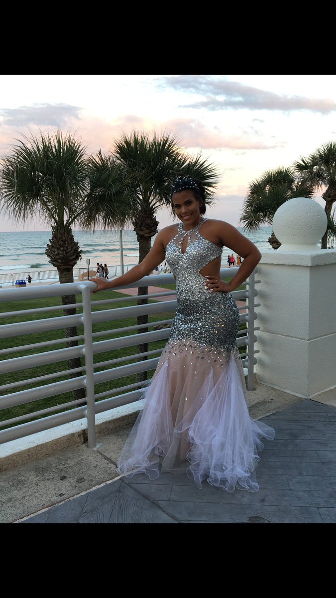 Brayswayz's tweet photo. Shine Bright💎 #Prom2k18 https://t.co/wloi452zNl