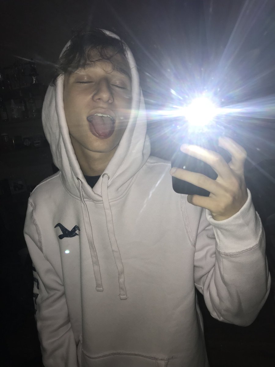 romanletiiii's tweet image. Aloha