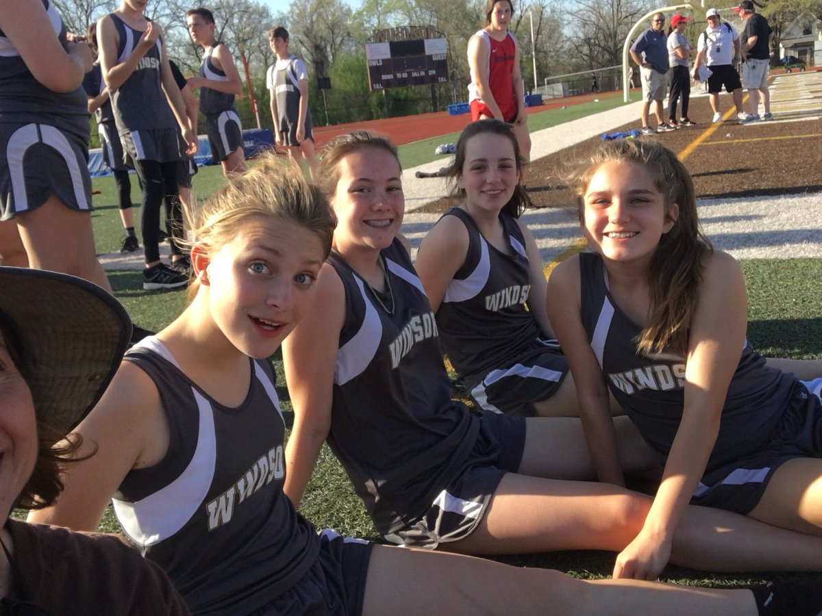 MrsReadnour's tweet image. Last WMS track meet of season..... good times!  #purefun! @WMSowls