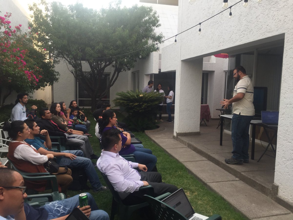 HectorBenitez's tweet photo. Ya estamos iniciando el meetup de abril de @slpdeveloper, hoy hablaremos de #MicrosoftGraph gracias por el apoyo a nuestros patrocinadores @imparableco, @jetbrains, @NearsoftJobs https://t.co/InuQK6C7DU