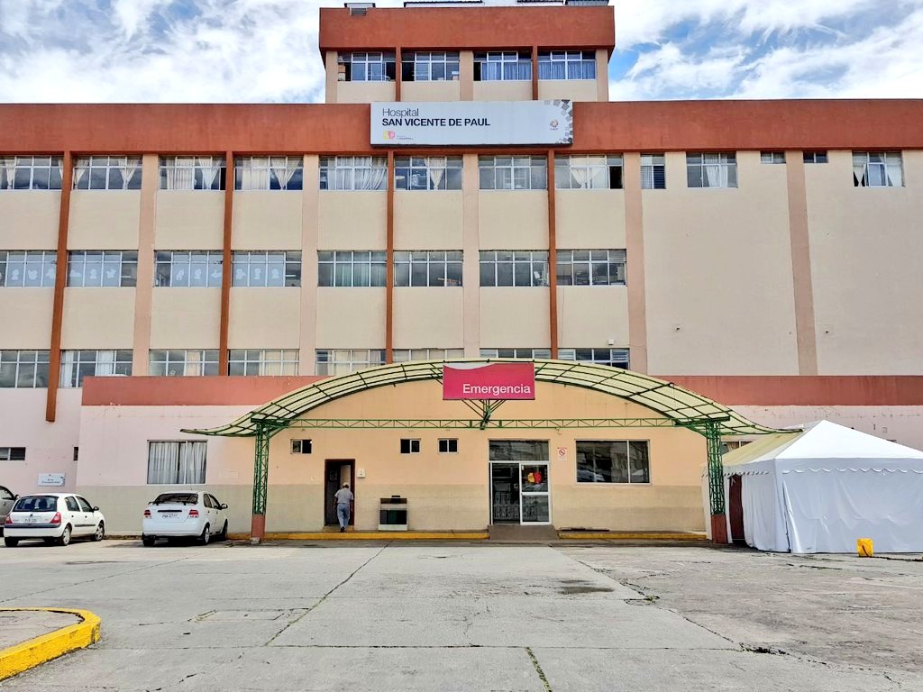 SaludImbabura's tweet photo. #Ibarra| 📰 Una vez activado el Plan de contingencia tras la alerta de Bomba en el hospital San Vicente de Paúl - Ibarra, se activa el PLAN DE CONTIGENCIA DE SALUD, en donde se logra evacuar esta casa de salud en alrededor de 20 minutos. ➡️ https://t.co/fjJhF4gxsV https://t.co/SoIgpOcrA6