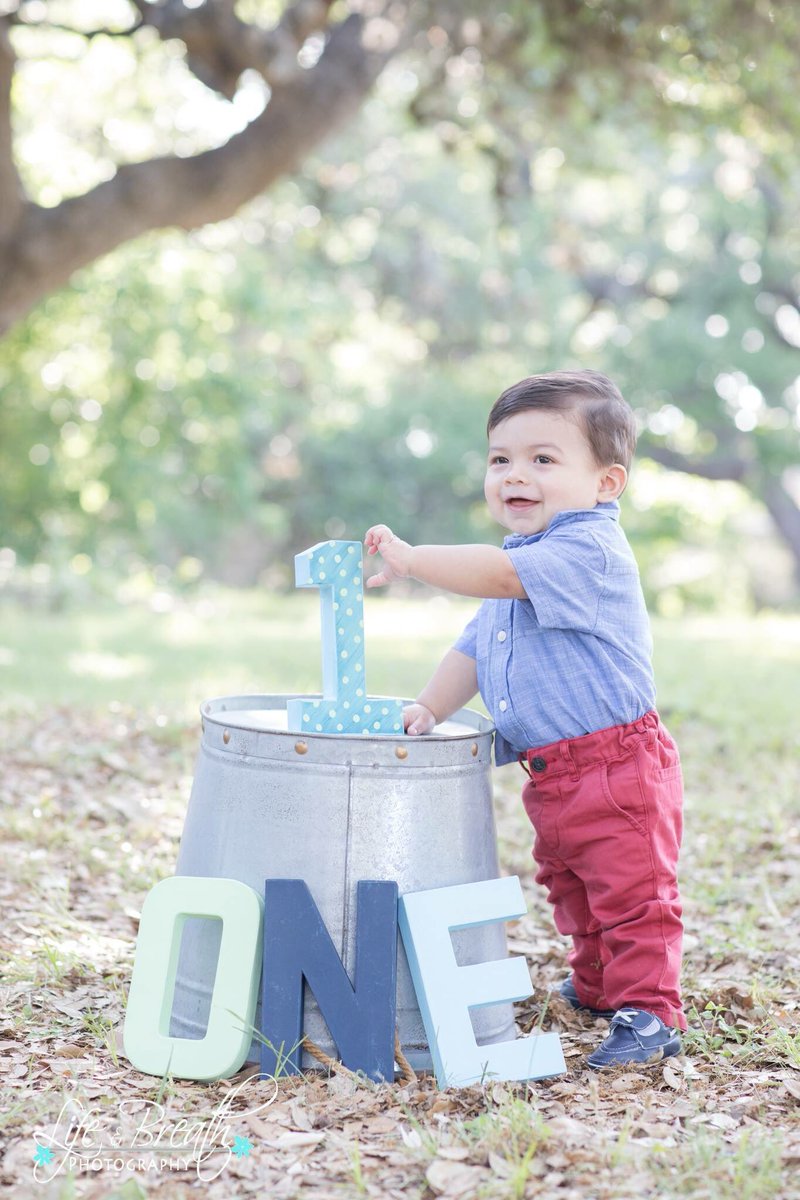 LifeandBreathTX's tweet photo. Turning 1 is a big deal!  We love capturing milestone birthdays!  #roundrockfamilyphotographer #pflugervillefamilyphotographer https://t.co/7wIVTAIWDS