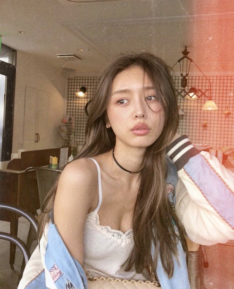 加治ひとみ(かぢ) on Twitter &quot;ラインひかずにブラウンマスカラだけのメイク👀💋 今日のかぢはレコーディングだよ🎧 まだまだGWは