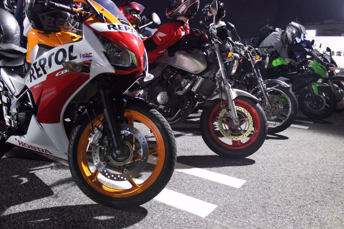 K 5 れぷそる على تويتر そう言えば先日 Cbr250r Repsol納車しました モリワキマフラーめちゃくちゃいい音するしこれで高速道路デビューできる 毎週走りに行きます