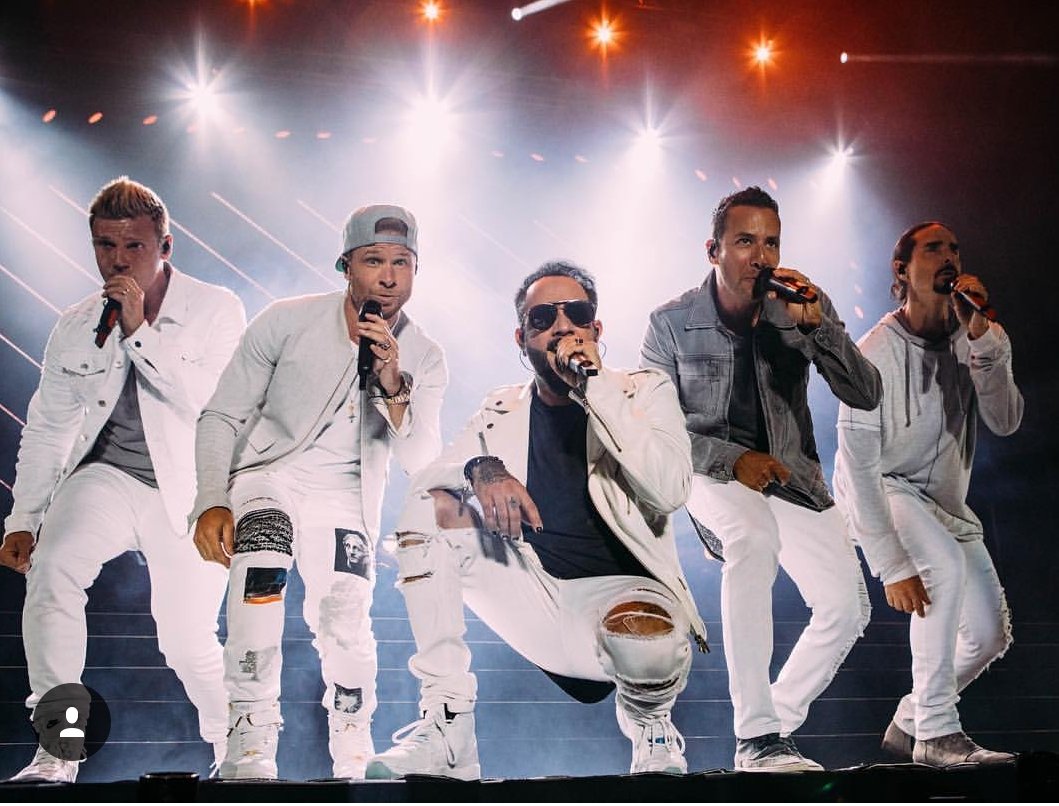DCal26's tweet photo. Dude, if the rivalry wasn't over years ago ... it certainly ended today. I mean ... *mic drop* #LiterallyTheyDontHaveMicsAnymore #WhosAgedBetter #TheresNoContest #WTFIsJCThinking #IllNeverBeOverIt #TeamBSB4Life https://t.co/Ah7LlbnTF2