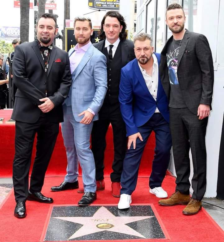 DCal26's tweet photo. Dude, if the rivalry wasn't over years ago ... it certainly ended today. I mean ... *mic drop* #LiterallyTheyDontHaveMicsAnymore #WhosAgedBetter #TheresNoContest #WTFIsJCThinking #IllNeverBeOverIt #TeamBSB4Life https://t.co/Ah7LlbnTF2