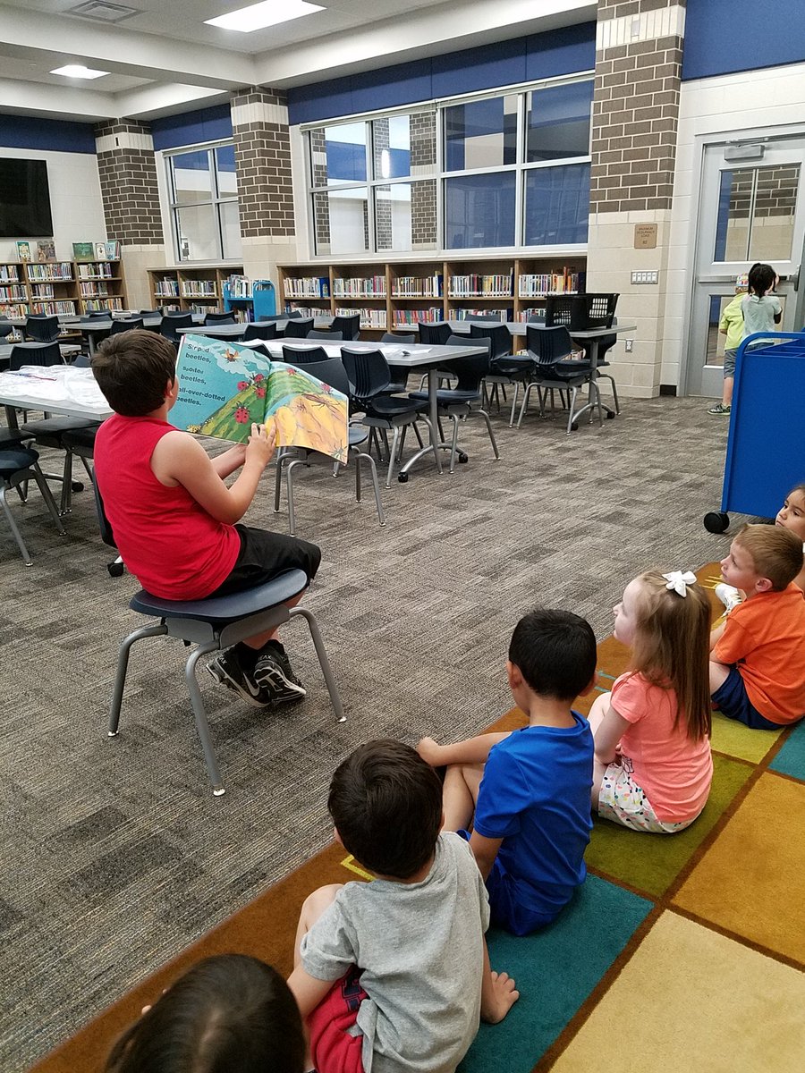 Bradley_Library's tweet photo. 4th grade Guest Readers transfixed Mrs. Taylor's PreK classes today #CISDLibraries #BradleyBears2018 https://t.co/gFQGMYdllB