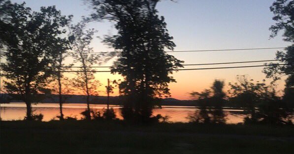 _RachelWilkes's tweet photo. #BamaLife #Sunset #OnTheLake #Alabama #NoFilterNeeded https://t.co/hJMoZrwXKO
