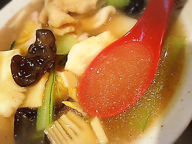 msk8127's tweet photo. 四川担担麺長尾 CHILL DININGで糖質制限メニュー食べてきた。
麺抜きの煮干スープに��腐とたっぷりの野菜あんかけ 800円
あんかけ焼きそばの具材で具だくさん。煮干のあんも甘くなくキレがあり濃度も煮干をちゃんと感じらる。お豆腐が沢山で食べきれなかった。
＃長尾中華そば https://t.co/3OZY9V0TeX